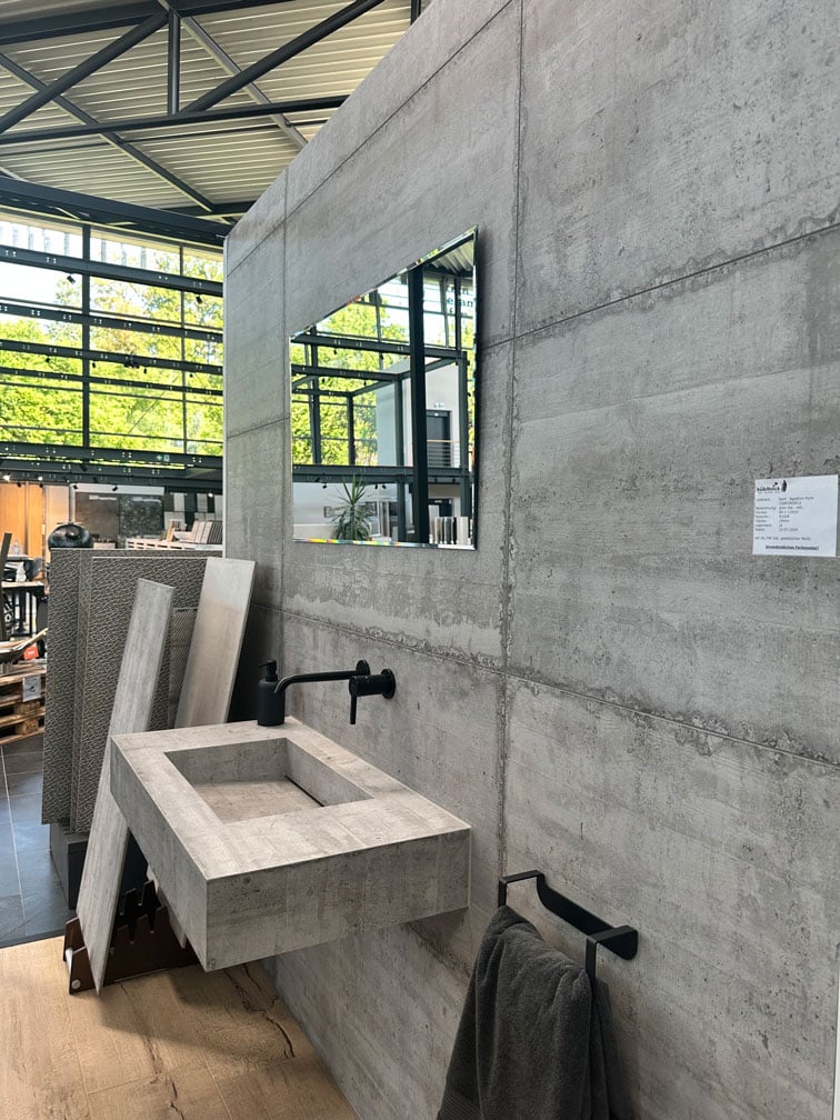 martin-meier-baukeramik-ausstellung-betonwaschbecken